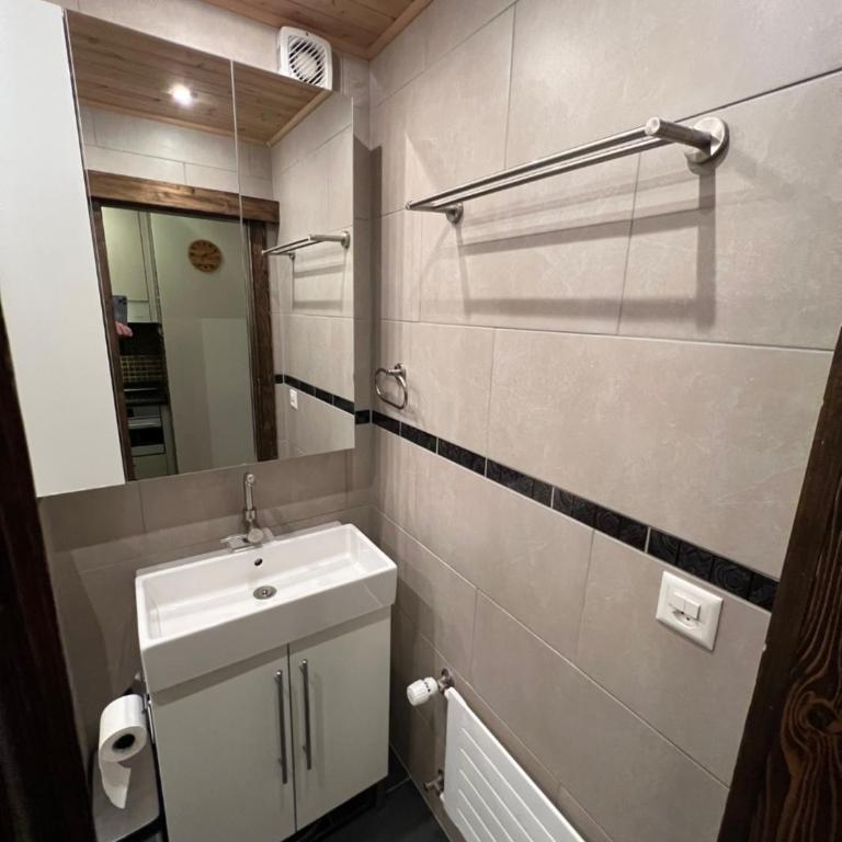 Cosy Studio for 5 near ski lift, Les Gentianes - Studio with Mountain View - 11