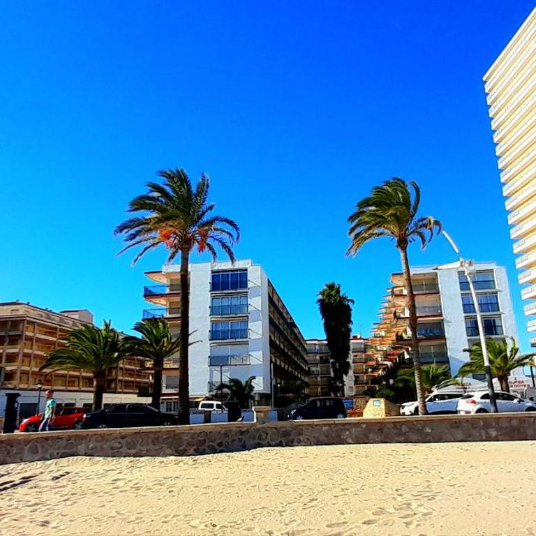 Primera línea, vistas al Castillo, Avda Papa Luna 10 - Apartamento con vistas al mar - 7
