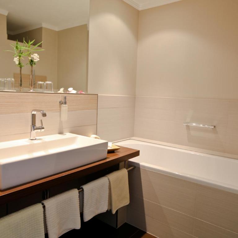 Holzapfel - Deluxe East double room in the wellness hotel - 2