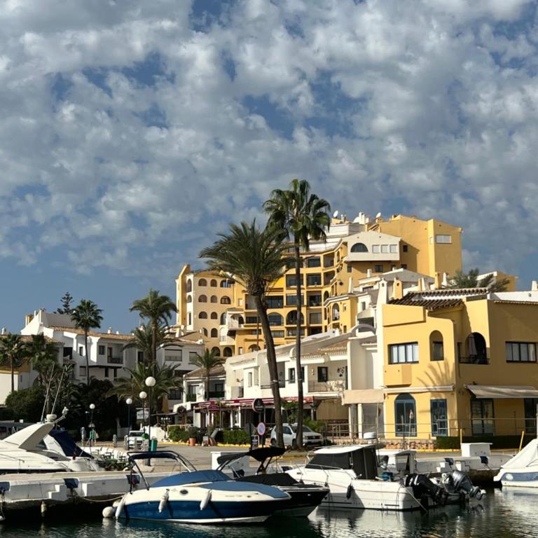 FASCINANTE Hogar en Cabo Pino en MARBELLA - Two-Bedroom Apartment - 55