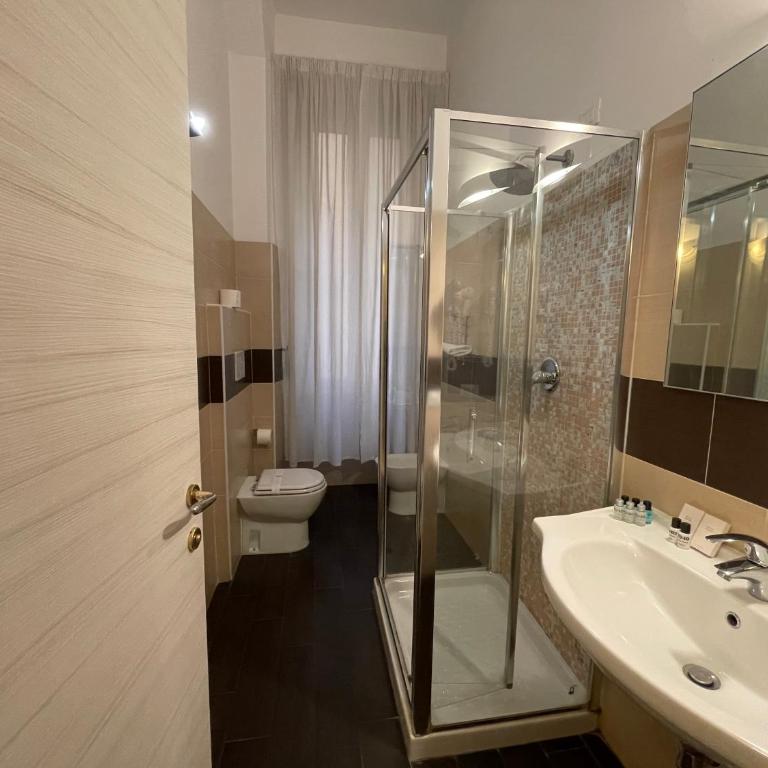AD Cavour Luxury Rooms - by AD Roma - Comfort Dreibettzimmer mit Dusche - 19