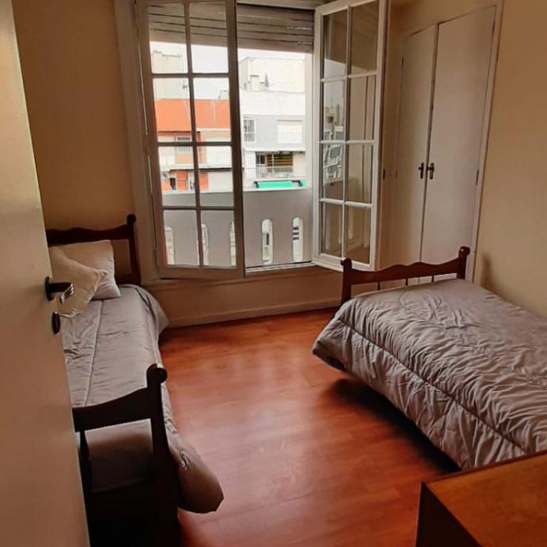 EN EL CORAZON DE LA FELIZ Excelente departamento con estacionamiento gratuito privado y vista al mar!! 3 AMBIENTES - Apartamento de 2 dormitorios - 5