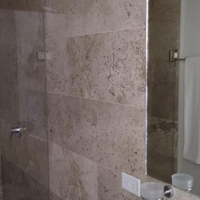 Suites calle 38 - Estudio Deluxe con cama grande - 6