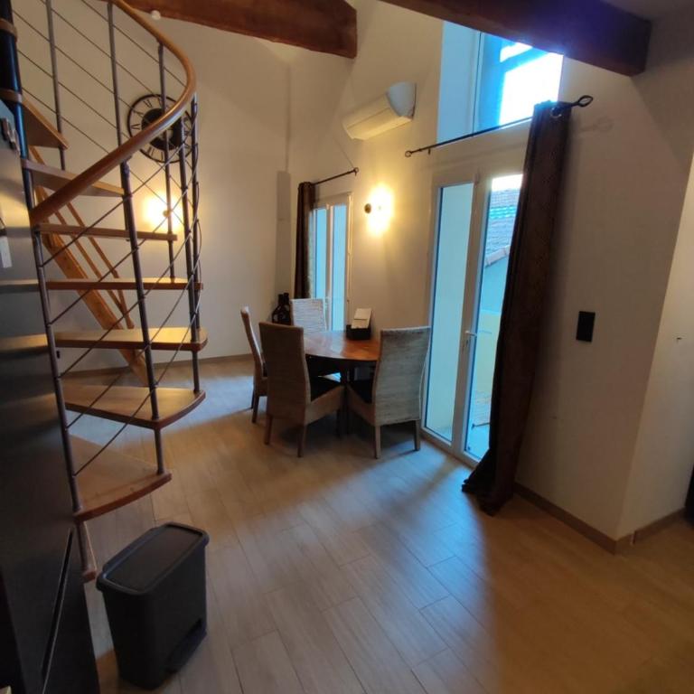 Duplex quartier Saint Ruf proche remparts Avignon centre - Apartment - 14