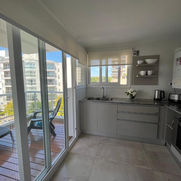 Roca Trust II Semipiso de 3 ambientes para 4 personas en zona güemes con cochera - Two-Bedroom Apartment - 8