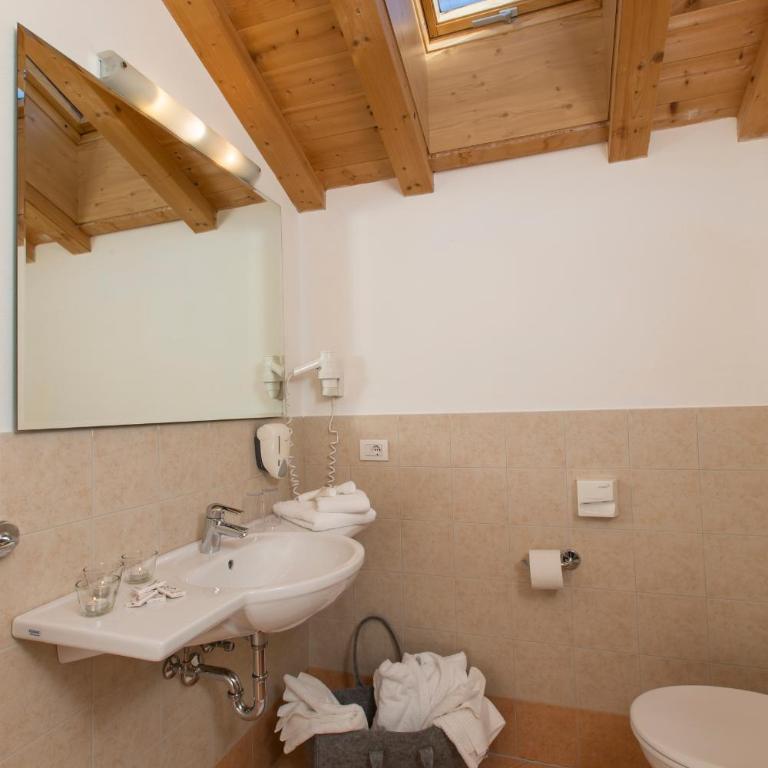 Berghotel Johanneshof - Doppelzimmer mit Balkon - 7