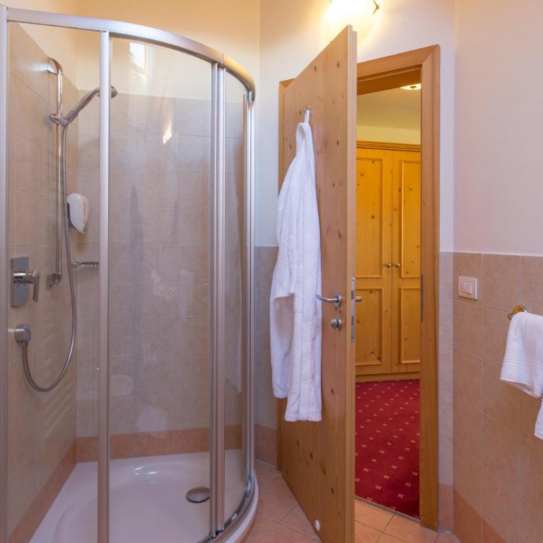 Berghotel Johanneshof - Doppelzimmer mit Balkon - 6