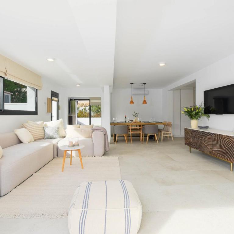 Graham Holiday Rentals - Magnolia - Villa with Private Pool - 2