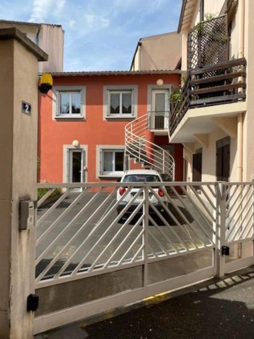 Spacieux studio dans résidence avec parking privé - Appartement 1 Chambre - 4