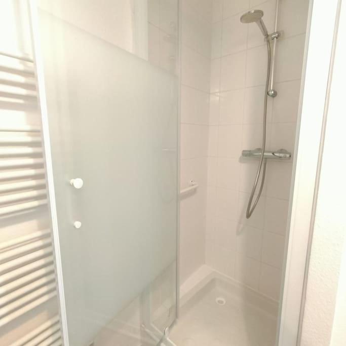 Spacieux studio dans résidence avec parking privé - Appartement 1 Chambre - 7