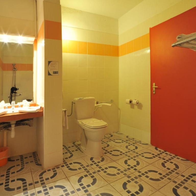 urban by balladins Perpignan - Chambre Triple avec 3 Lits Simples - 6
