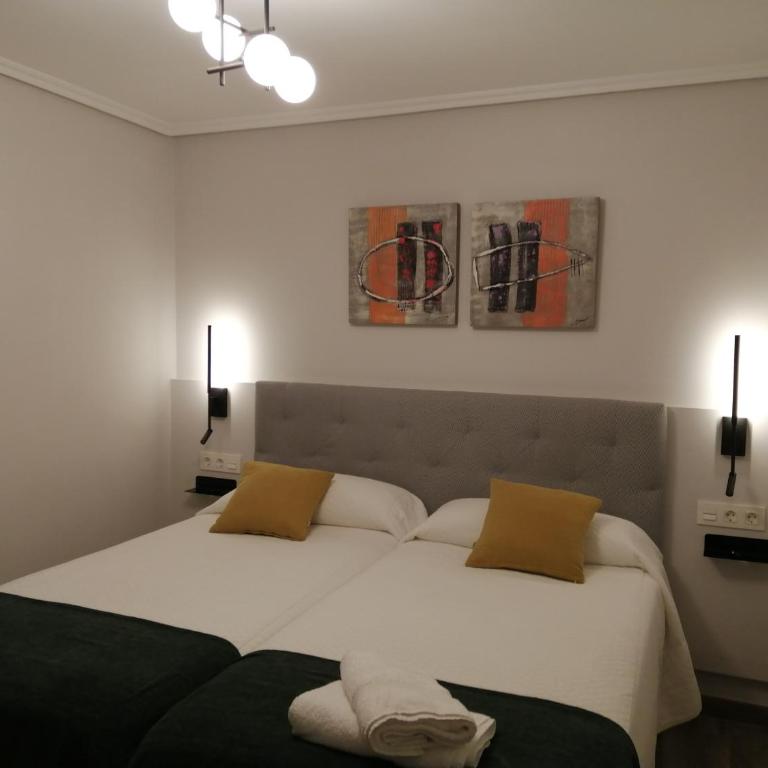 Lugar especial, gran patio, junto al ayuntamiento - Two-Bedroom Apartment - 17