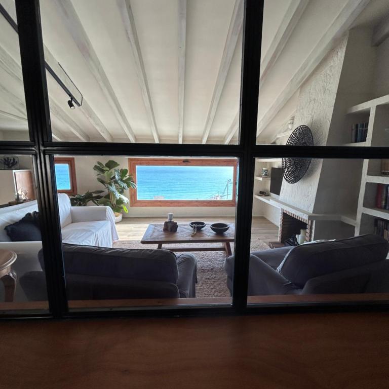 Precioso Apartamento Boutique El Amante - Habitación con cama grande y vistas al mar - 9