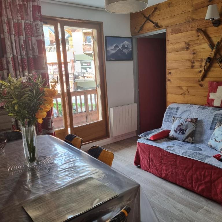 Agréable appartement de 6 pers au pieds des pistes ,wifi gratuit à Saint-Sorlin-d'Arves labelise 3 étoiles au gîte de France - Appartement 2 Chambres - 7