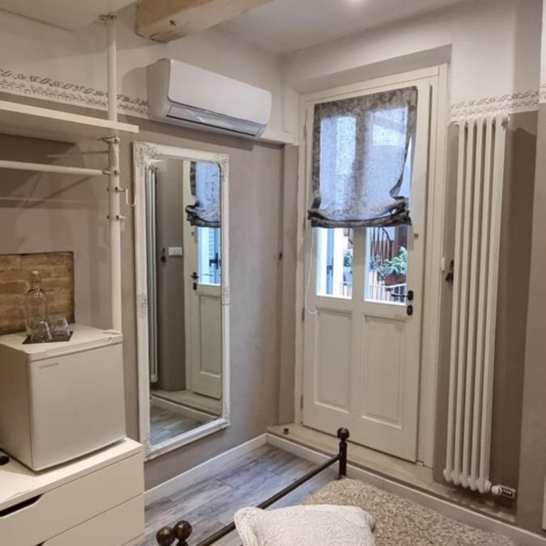 Le Stanze di Rigoletto - Camera Matrimoniale/Doppia con Letti Singoli con Bagno Privato - 9
