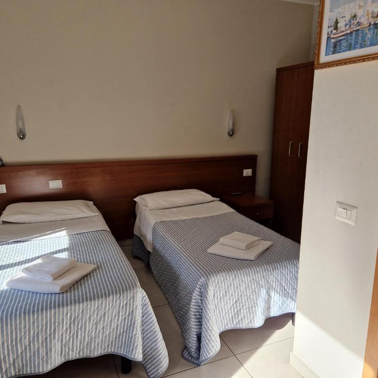 Hotel Bonola - Camera Doppia con Letti Singoli - 2