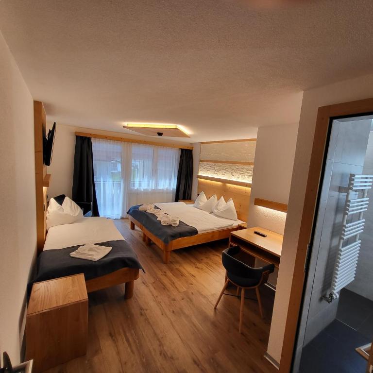 Hotel Europa - Dreibettzimmer mit Balkon - 5