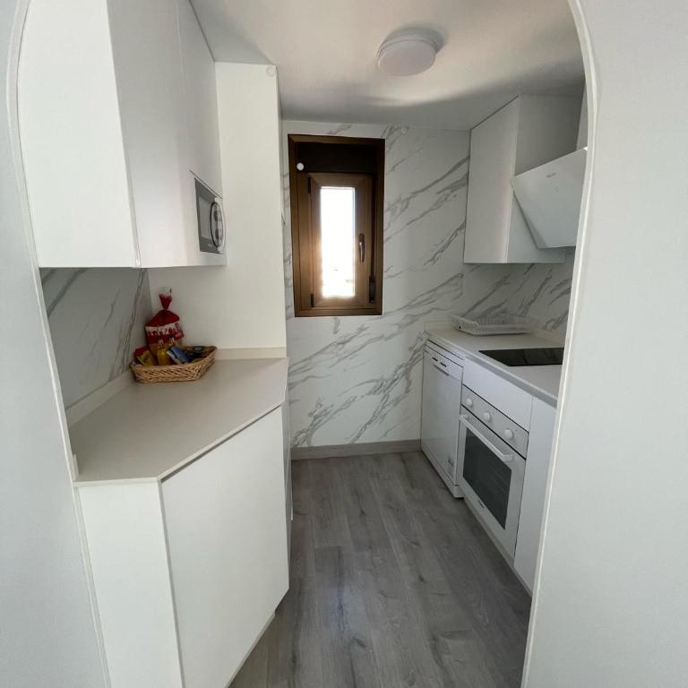 Apartamentos Roquetas Beach - Apartment with Shower - 8
