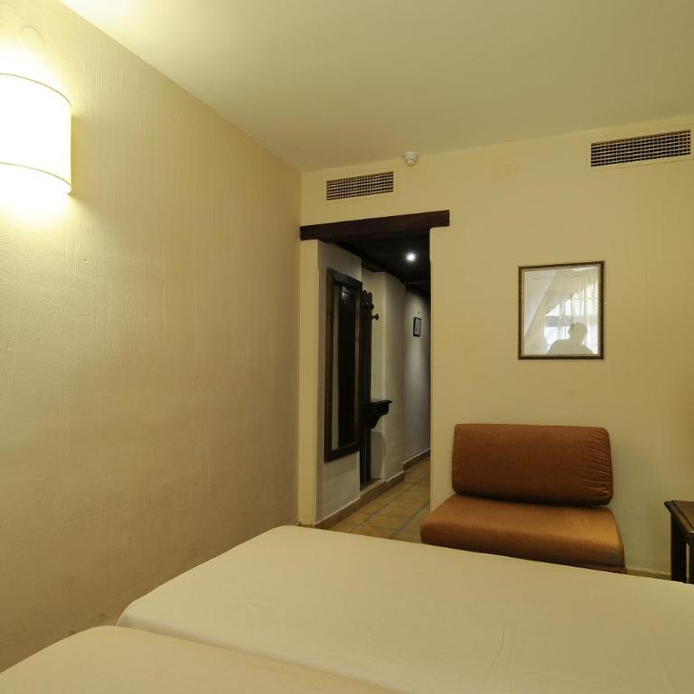 Hotel GHM Monachil - Habitación Doble con cama supletoria (2 adultos + 1 niño) - 2