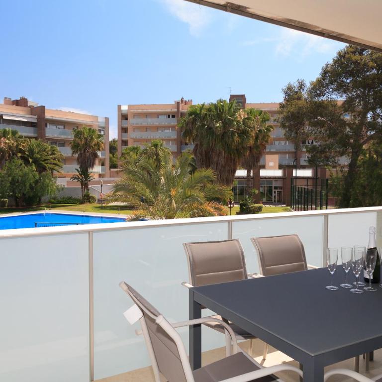 UHC Spa Aqquaria Family Complex - Three-Bedroom Apartment with Pool View - 23