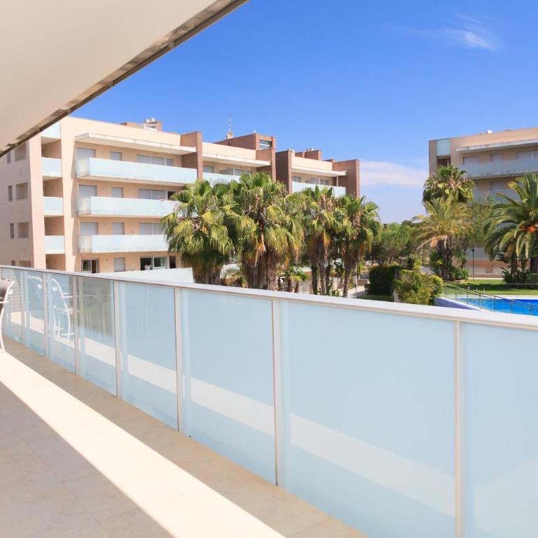 UHC Spa Aqquaria Family Complex - Three-Bedroom Apartment with Pool View - 2
