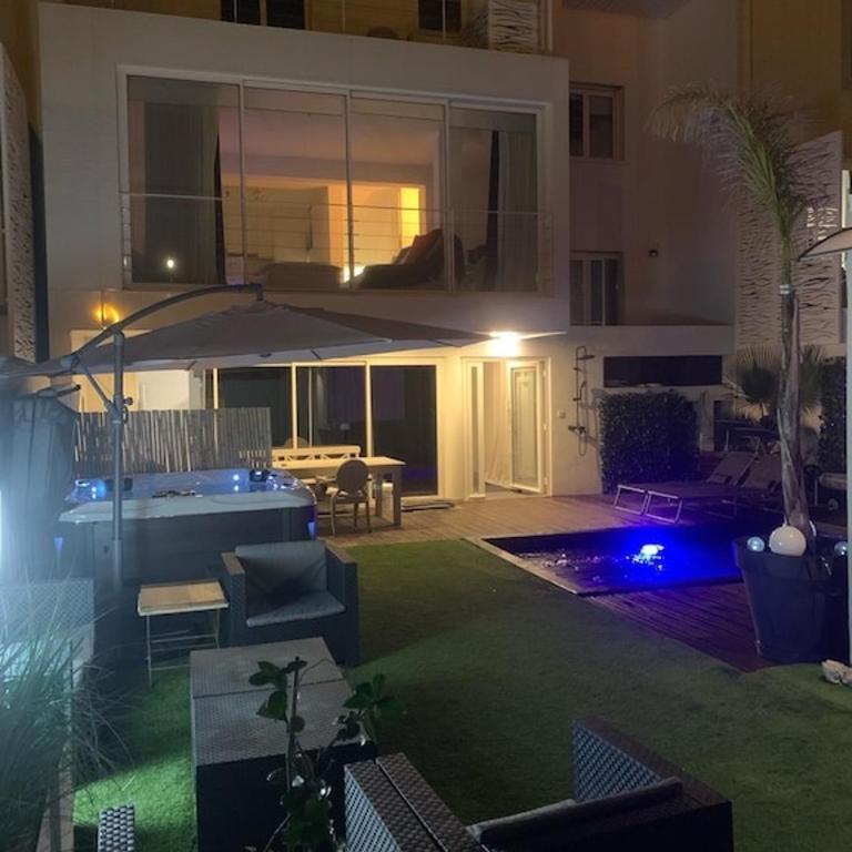 Logement dans une résidence de bien être avec jacuzzi et piscine chauffée - Appartement avec Terrasse - 1