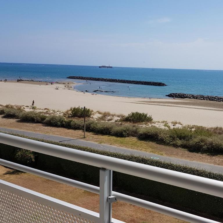 MOM' Blue Paradise Front De Mer 3 étoiles 61 m2 CAP'Diem 3 Clim - Idéal pr un Séjour de 15j ou plus ! Wifi, lit 160 - 4è Ascenseur, Parking, Piscine, Pétanque, Ping-pong - Pistes cyclables - Golf & Tennis à 10 mn - Apartment with Sea View - 34