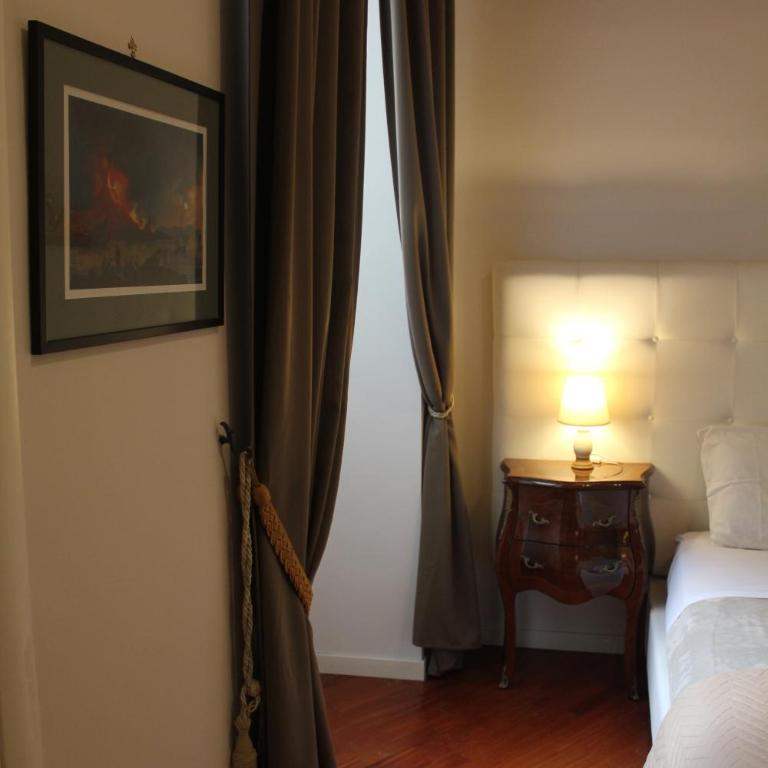 RealPartenope B&B 284 - Double Room with Private Bathroom - 5