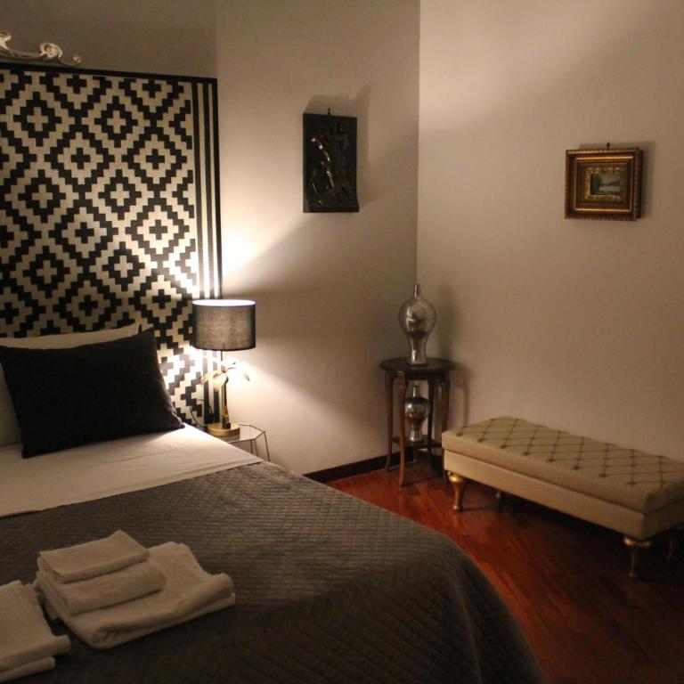 RealPartenope B&B 284 - Double Room with Private Bathroom - 8