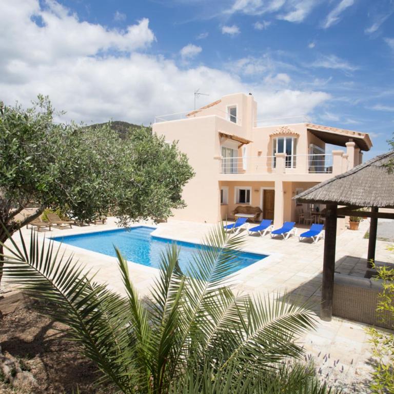 Villa Tom is near to Playa Den Bossa - Villa de 4 dormitorios - 2