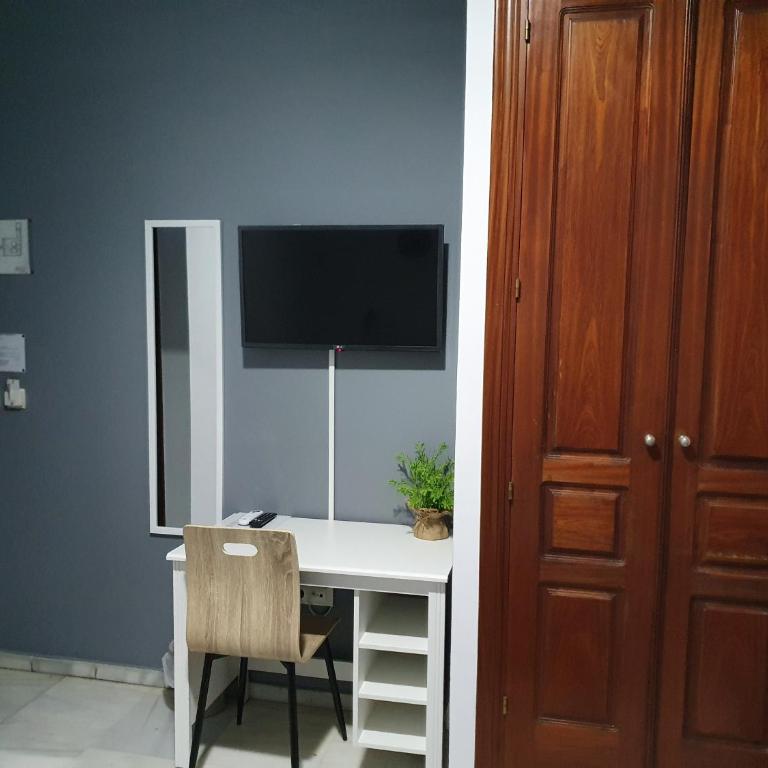Hostal Puerta Carmona - Habitación Doble con balcón - 4