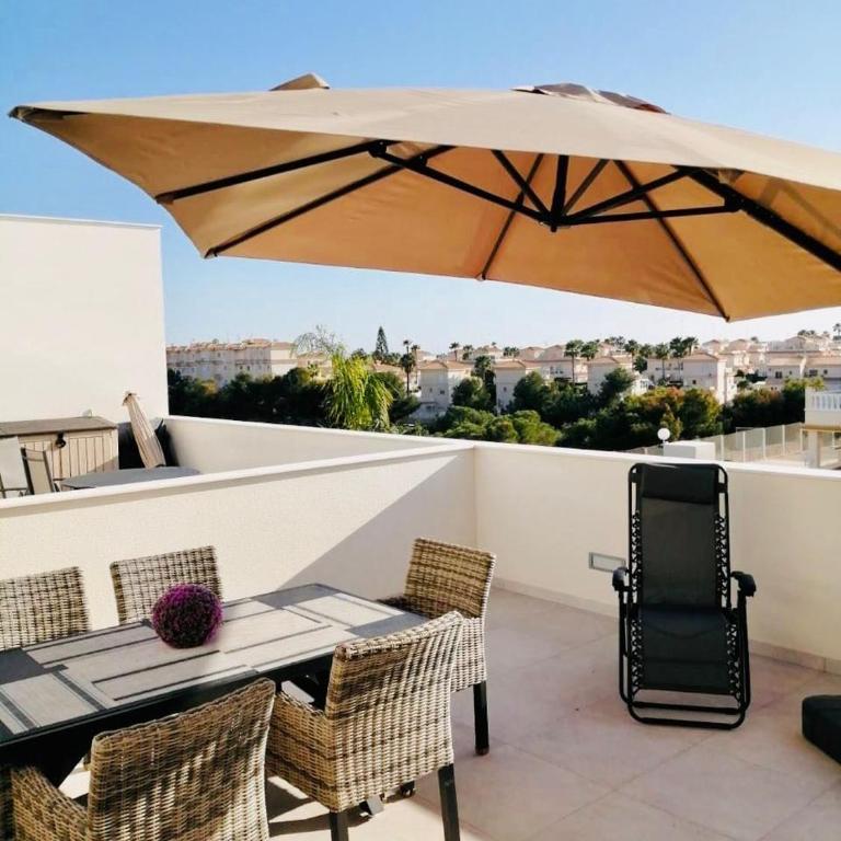 Modern apartamento with large south terrace, Playa Flamenca - Apartamento de 2 dormitorios - 23