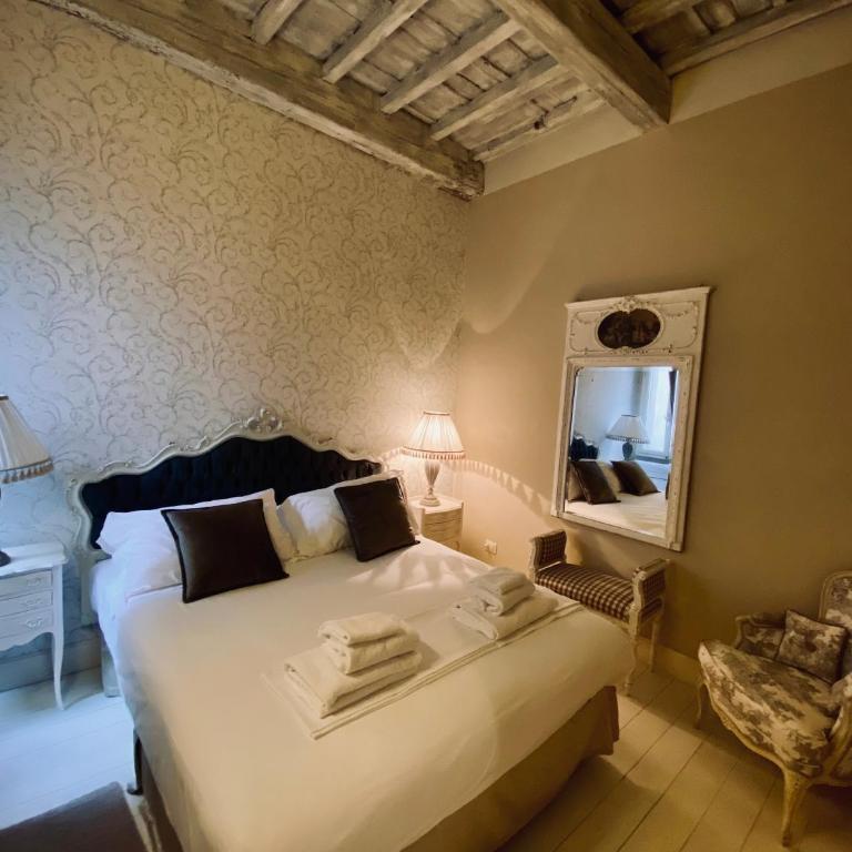 White Florence Suite - One-Bedroom Apartment - 24