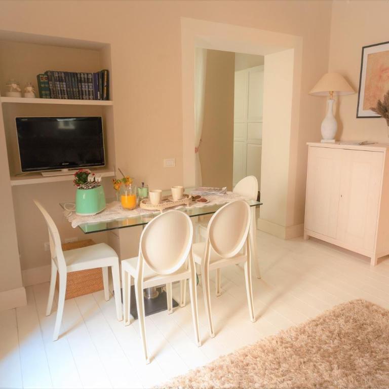 White Florence Suite - One-Bedroom Apartment - 12