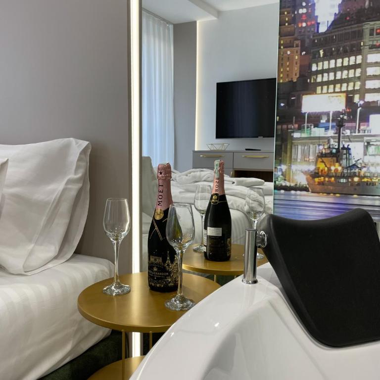 President Lux Apartment - Two-Bedroom Apartment - 18