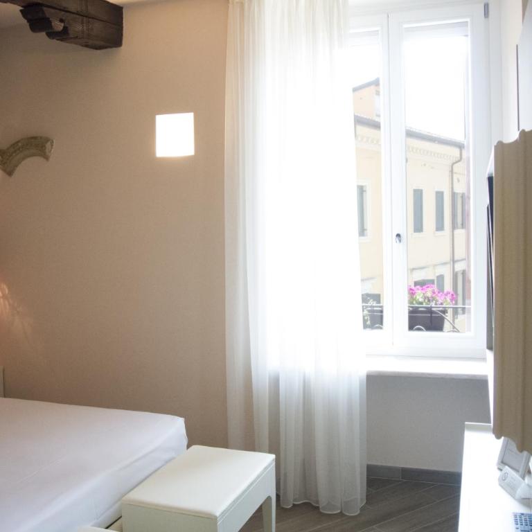 B&B Verona Centro - Camera Deluxe Matrimoniale/Doppia con Letti Singoli - 9