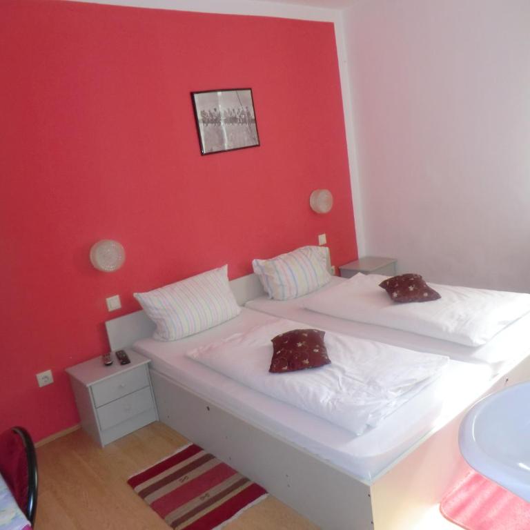 Hotel Pension Haydn - Chambre Double - Salle de Bains Commune - 10