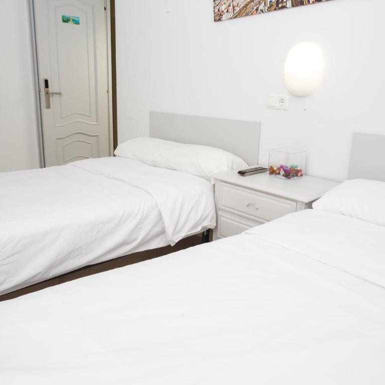 Hostal Costa Coruña - Habitación Doble con baño - 2 camas - 1