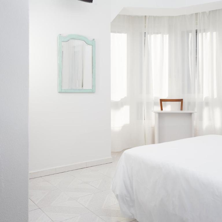 Hostal Costa Coruña - Habitación Doble con baño privado - 4