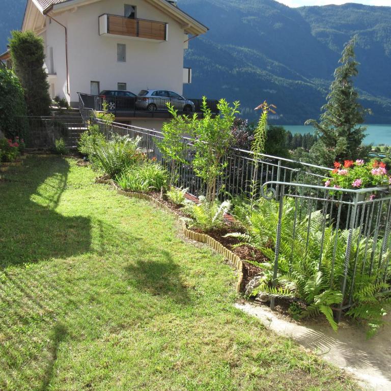 Dolomites Chalet Wolf - Deluxe-Apartment mit 2 Schlafzimmern und Gartenblick - 3
