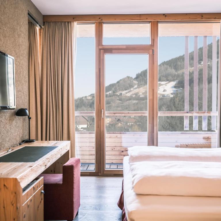 Falkensteiner Hotel Schladming l 4 Star Superior - Suite mit Talblick und Balkon - 4
