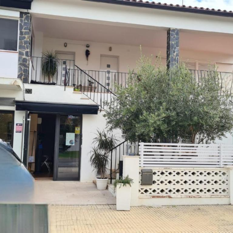 Apartament Santa Margarida - Three-Bedroom Apartment - 3