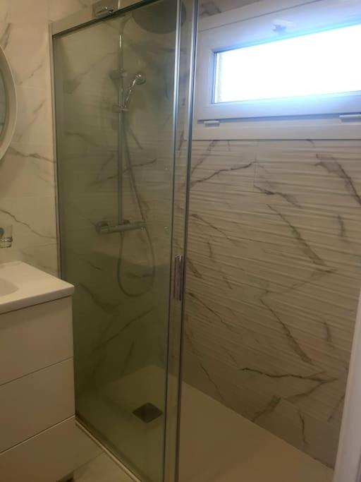 Precioso estudio con piscina a 200m del mar - One-Bedroom Apartment - 48