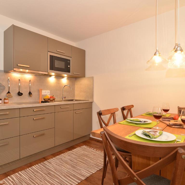 Alpenhaus Steiner - Top-Ferienwohnungen - Sommer-Bergbahn inklusive - Apartment mit 1 Schlafzimmer und Balkon - 9