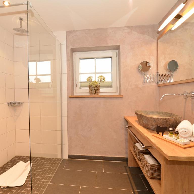 Alpenhaus Steiner - Top-Ferienwohnungen - Sommer-Bergbahn inklusive - Apartment mit 1 Schlafzimmer und Balkon - 11