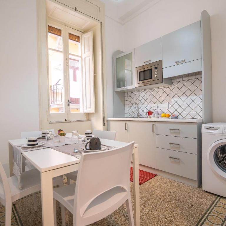 Bed&Breakfast Salerno - Camera King con Balcone - 14