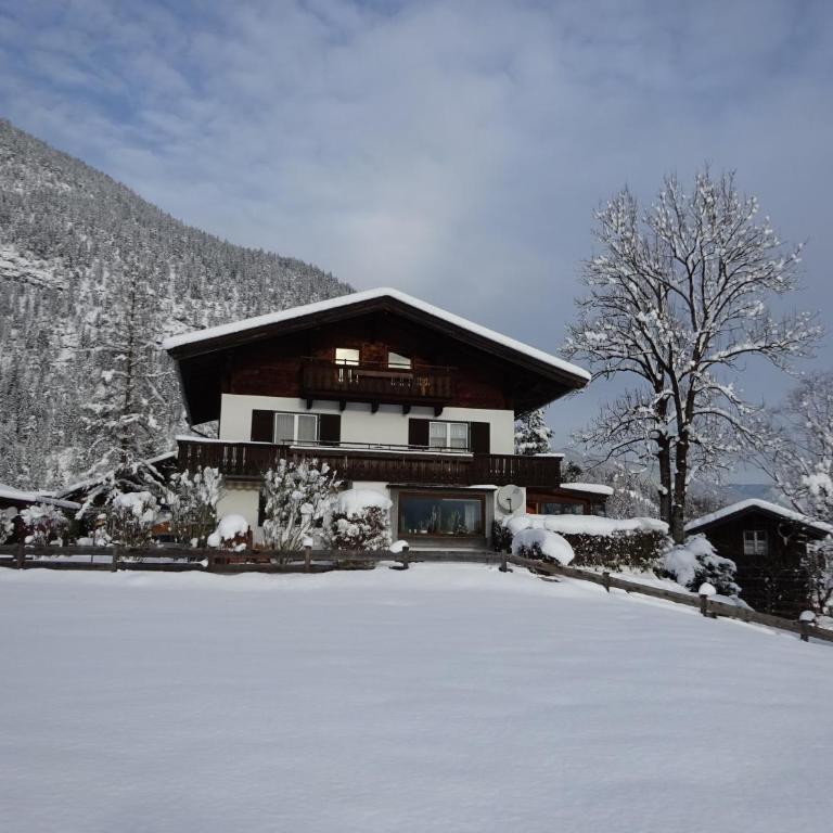 Appartement Weissbacher - Big Two-Bedroom Apartment with Balcony and Mountain View - 51