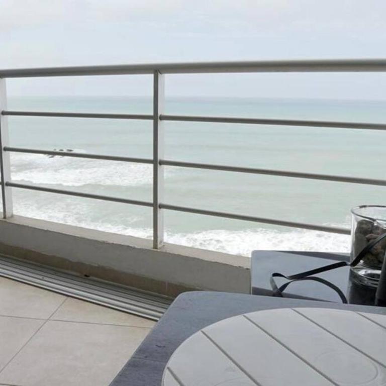 Amazing Ocean Views from this 2 bedroom apartment - Two-Bedroom Apartment - 3