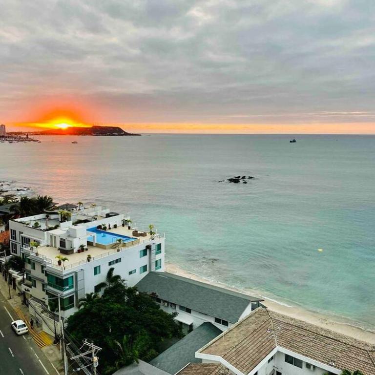 Amazing Ocean Views from this 2 bedroom apartment - Two-Bedroom Apartment - 6
