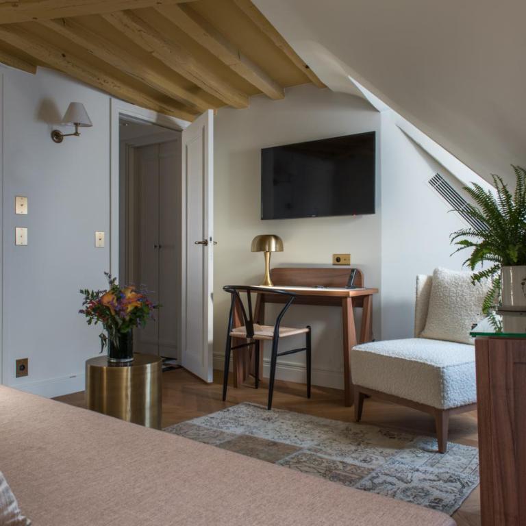 Hôtel Fougère - Suite Lit King-Size - 4